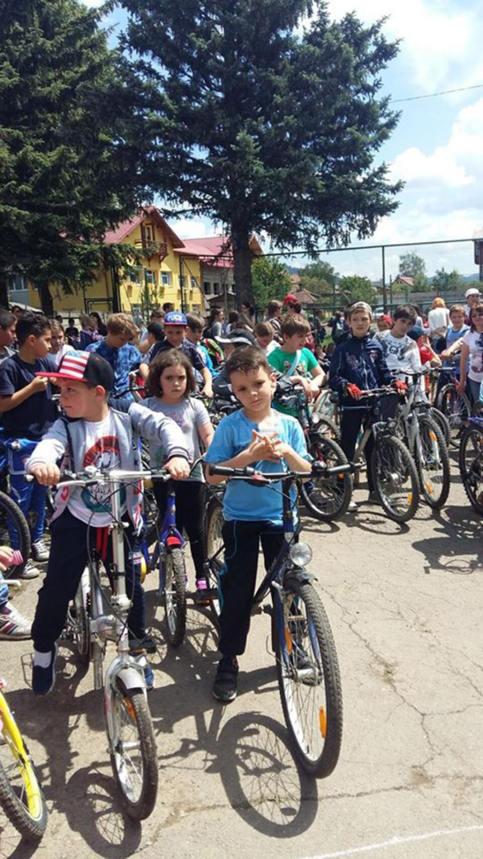 Circa 400 de copii au participat la “Maratonul Speranței”, pe stadionul din Câmpulung Moldovenesc
