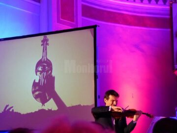 Acorduri încântătoare de vioară Stradivarius și creații inedite în nisip, la Catedrala Romano-Catolică din Suceava