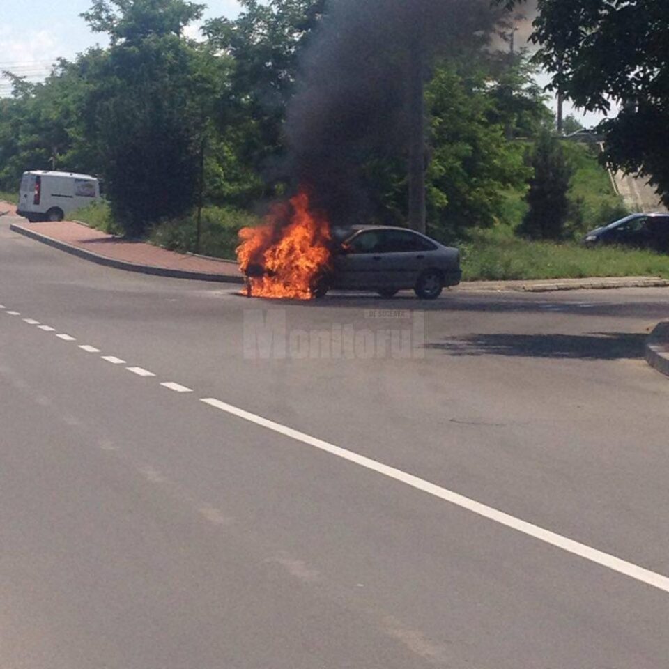 I-a luat foc mașina în timpul mersului