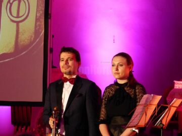 Acorduri încântătoare de vioară Stradivarius și creații inedite în nisip, la Catedrala Romano-Catolică din Suceava