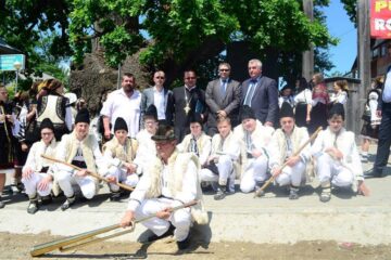 Simpozionul „Arborii ocrotiți, simbol al vitalității, diversității și frumuseții”, la Cajvana