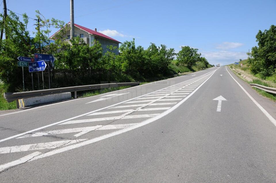 Șoferul autoutilitarei a fost rănit ușor în momentul impactului cu autoturismul