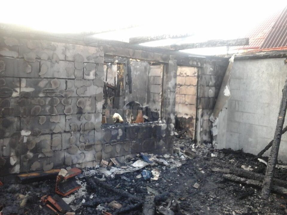 Incendiu puternic la o gospodărie din Știrbăț