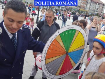 Polițiștii au organizat „Roata Prevenirii”, în centrul Sucevei