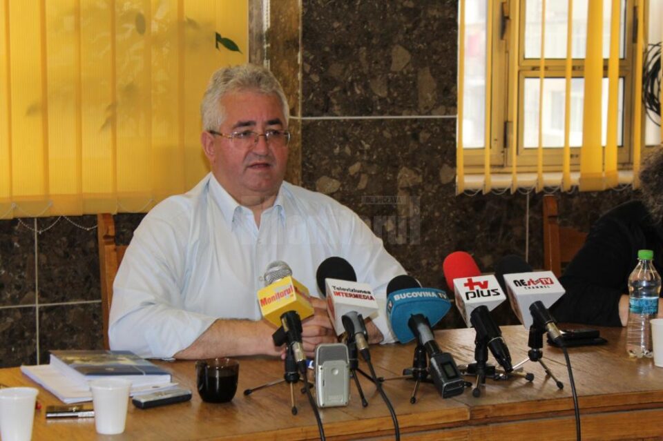 Lungu le mulțumește sucevenilor pentru că l-au ales primar, pentru a patra oară consecutiv Lungu le mulțumește sucevenilor pentru că l-au ales primar, pentru a patra oară consecutiv