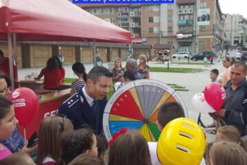 „Roata Prevenirii” a atras mulți copii in centrul Sucevei