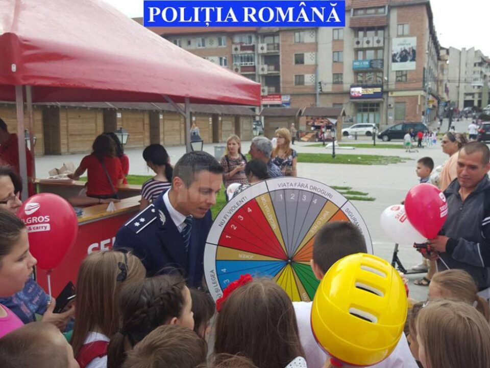 „Roata Prevenirii” a atras mulți copii in centrul Sucevei