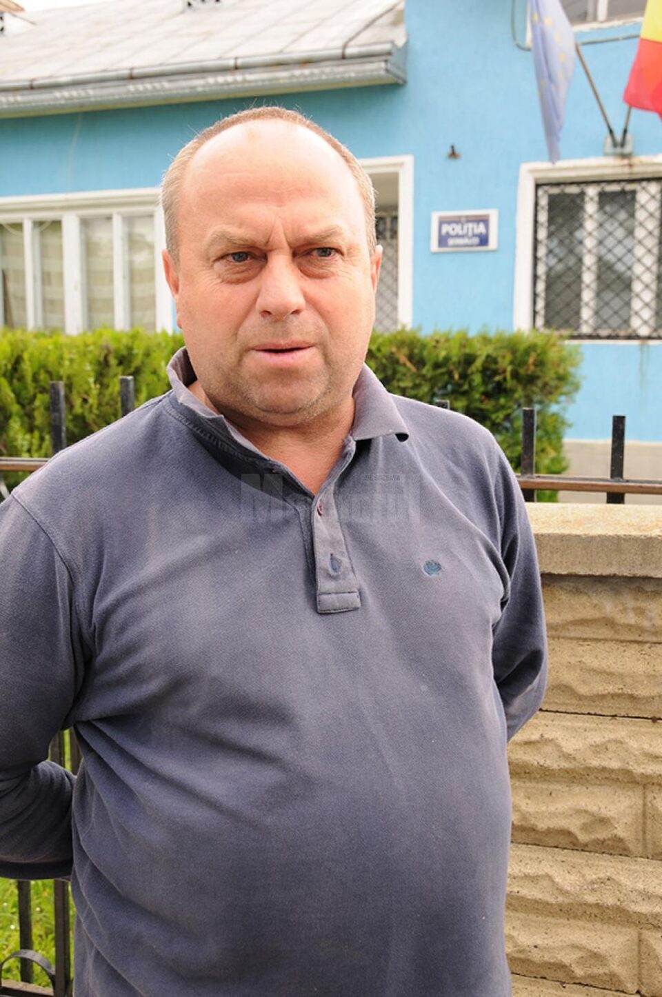 O borsetă cu bani și acte, înapoiată unui preot de cel care a găsit-o pe drum