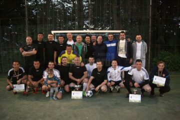 Cele două finaliste, echipele Profesorii și Apărătorii