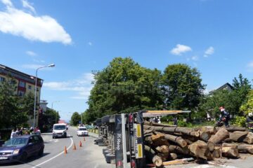 Primăria a fost amendată pentru ca nu ar fi intervenit pentru a degaja carosabilul