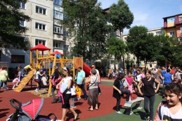 Cel mai modern loc de joacă din Suceava a fost inaugurat în cartierul Obcini