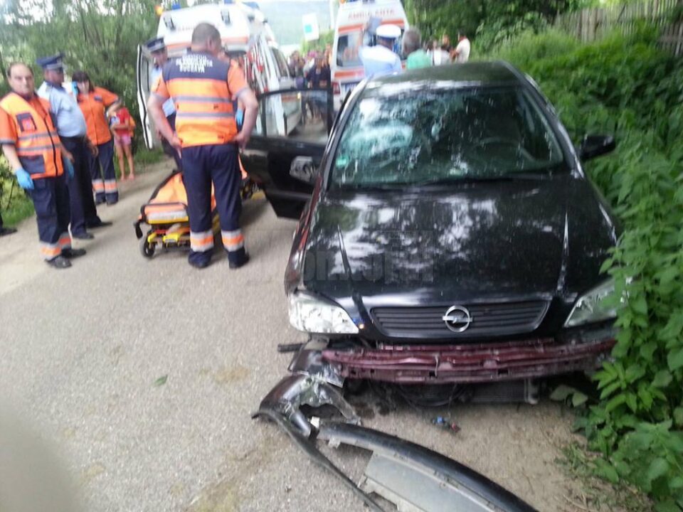 Accidentul s-a produs joi, în jurul orei 16.00, pe DJ 178, în satul Humoreni, comuna Comănești
