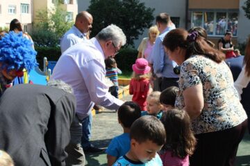 Cel mai modern loc de joacă din Suceava a fost inaugurat în cartierul Obcini