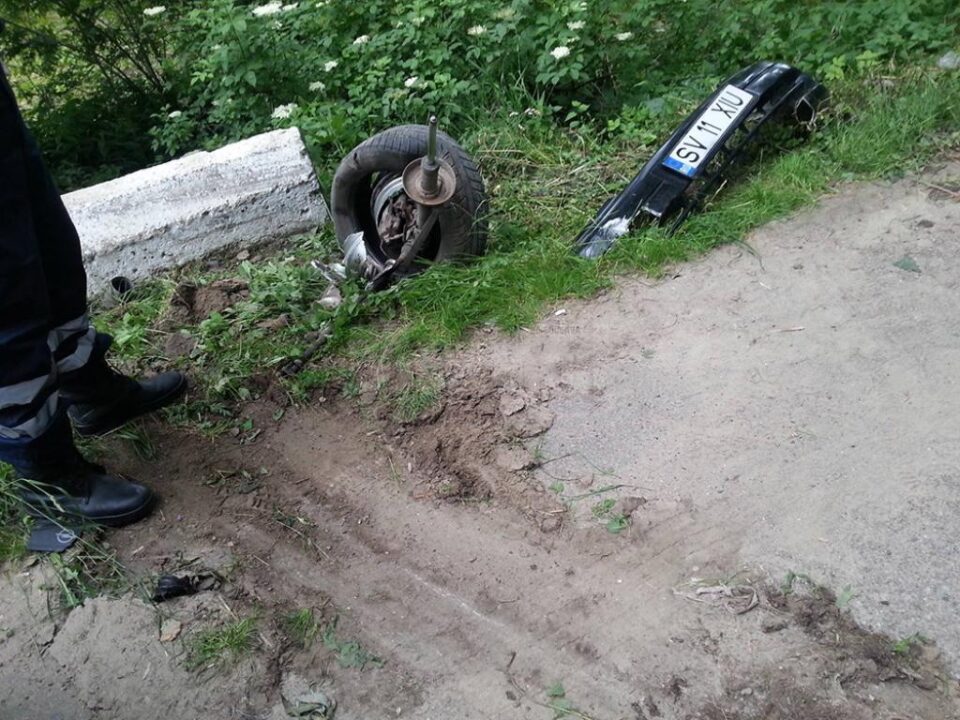 Un șofer de 68 de ani, beat și fără permis, a provocat un accident cu doi răniți