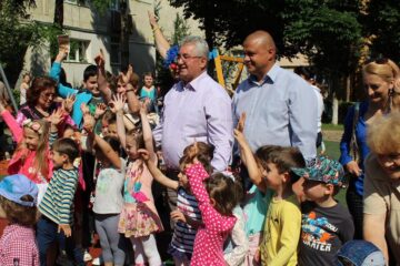 Cel mai modern loc de joacă din Suceava a fost inaugurat în cartierul Obcini