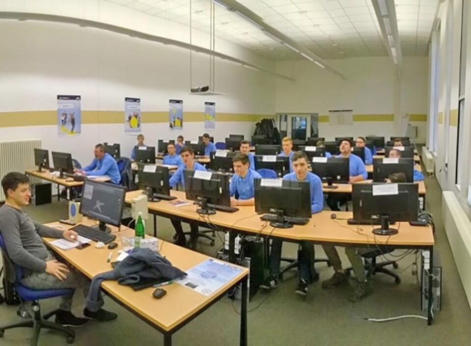 27 de elevi de la Colegiul Tehnic ”Lațcu Vodă” din Siret au beneficiat de stagii de pregătire, în cursul acestui an, la mari concerne auto din Germania și Italia
