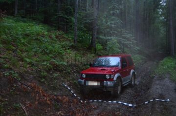 Mașina abandonată de contrabandiști