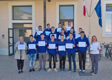 27 de elevi de la Colegiul Tehnic ”Lațcu Vodă” din Siret au beneficiat de stagii de pregătire, în cursul acestui an, la mari concerne auto din Germania și Italia