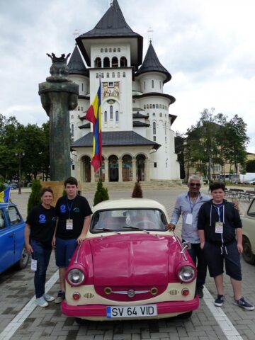Familia Romaniuc și superbul Trabant 600 fabricat în 1964