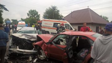 Accident cu opt răniți, din care doi grav, după ce un șofer a intrat brusc pe contrasens