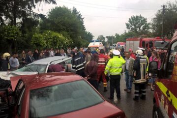 Accident cu opt răniți la Bădeuți, după ce un șofer a intrat brusc pe contrasens