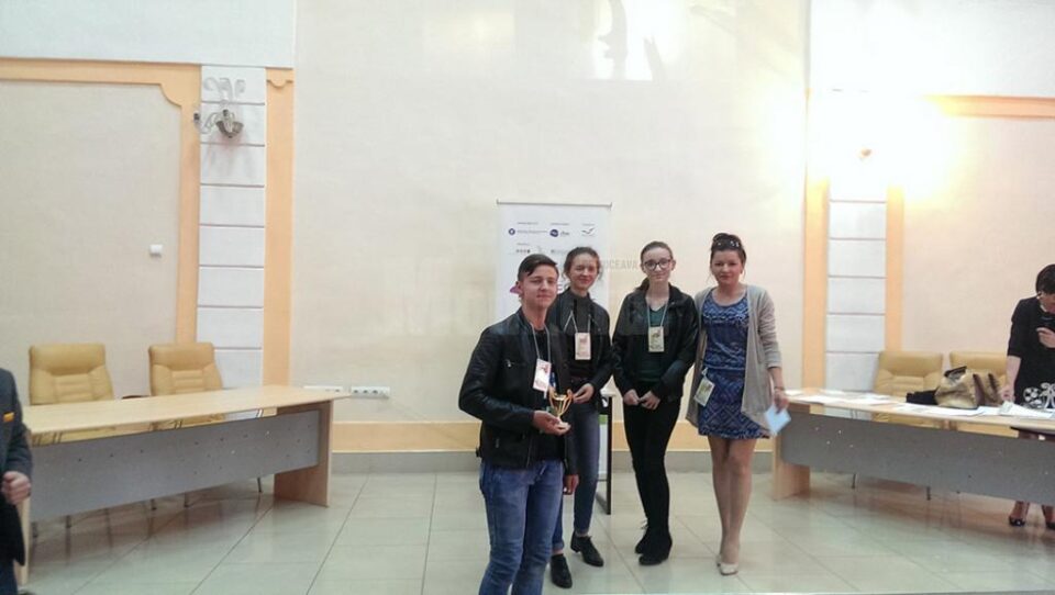 Pe podiumul dezbaterilor academice