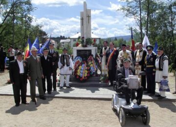 Ne înălțăm cu eroii noștri