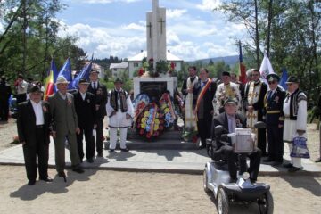 Ne înălțăm cu eroii noștri