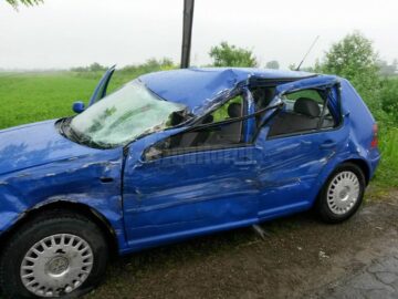 La Chilișeni, autoturismul VW a fost grav avariat și toți cei 5 ocupanți ai mașinii au ajuns la spital