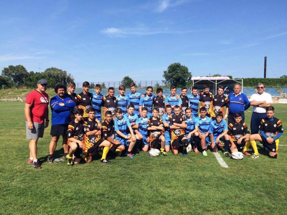 Cele două reprezentante ale județului Suceava la turneul final, CSȘ Gura Humorului (negru) și CSM Suceava (albastru)
