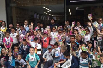 Copii din Bahna Arini și Bogata, provenind din familii foarte sărace, trimiși în excursie de Fundația FARA