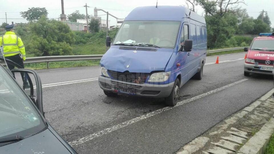 Autoutilitara Mercedes venea din spate și nu a mai putut evita impactul cu autoturismul Toyota Autoutilitara Mercedes venea din spate și nu a mai putut evita impactul cu autoturismul Toyota