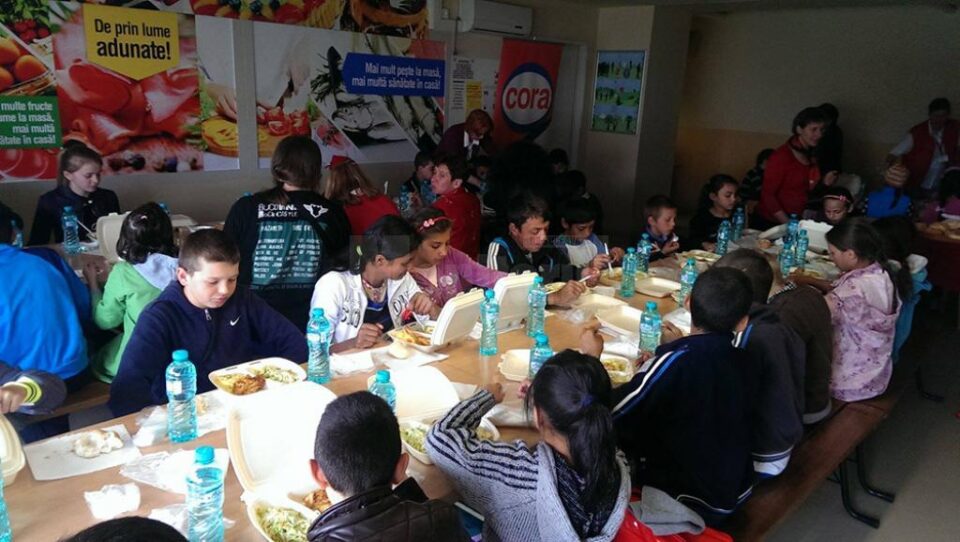 Copii din Bahna Arini și Bogata, provenind din familii foarte sărace, trimiși în excursie de Fundația FARA