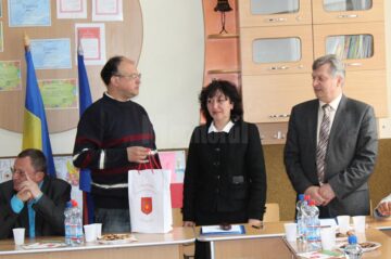 Acord de parteneriat între Școala „George Voevidca” Câmpulung și Gimnaziul Nr. 6 Cernăuți