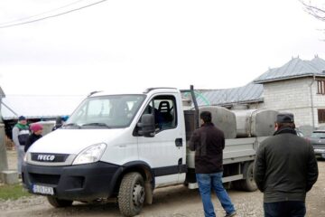 LACTALPINA SRL Vadu Moldovei a colectat cantități mari de lapte și a rămas cu datorii neachitate de ani de zile față de fermieri LACTALPINA SRL Vadu Moldovei a colectat cantități mari de lapte și a rămas cu datorii neachitate de ani de zile față de fermieri