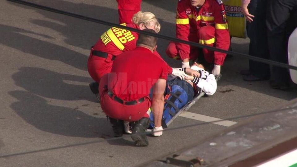 Fată de 12 ani, accidentată grav după ce a traversat pe lângă trecerea de pietoni