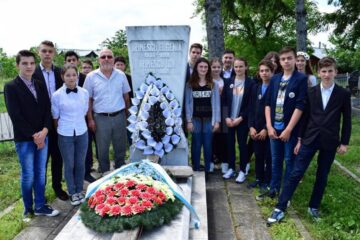 Depuneri de coroane la mormântul lui Ion Irimescu