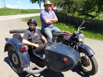 Un sucevean a salvat câteva din ultimele motociclete cu ataș care mai sunt în țară