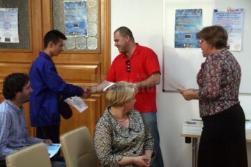 Elevii care s-au instruit în Germania și Italia au primit în dar cărți ale autorilor Florentin Haidamac și Tiberiu Avram