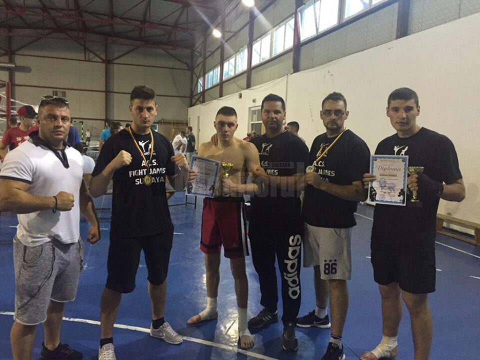 Antrenorii Radaviciute și Mateiciuc, alături de sportivii care au participat la gala de la București