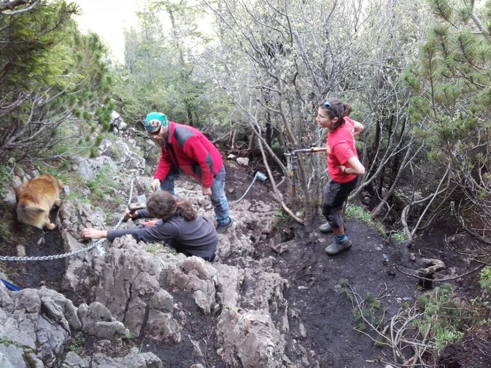 Circuitul turistic din zona Pietrele Doamnei, amenajat de reprezentanții Serviciului Salvamont Suceava