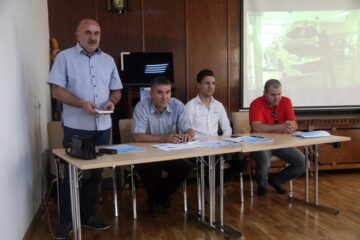 Tiberiu Avram prezintă romanul „Copiii din tren coboară la prima”