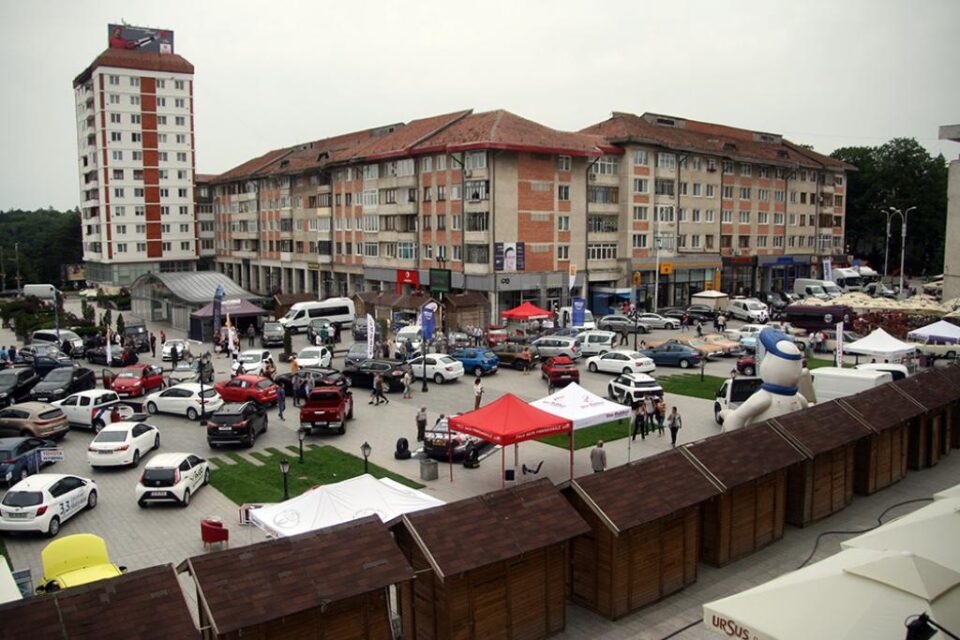 Peste 100 de modele de mașini sunt prezentate în cadrul Salonului Auto Bucovina
