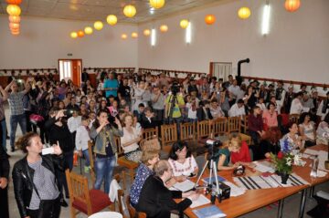 Aproape 600 de elevi prezenți la cea de-a noua ediție a Festivalului interjudețean de folclor „Sărbătoarea de sub brazi” din Adâncata