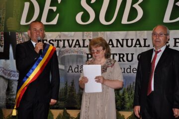 Aproape 600 de elevi prezenți la cea de-a noua ediție a Festivalului interjudețean de folclor „Sărbătoarea de sub brazi” din Adâncata
