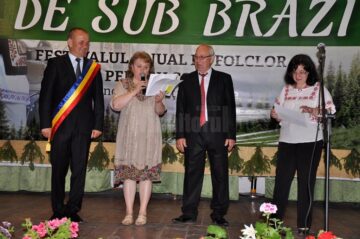 Aproape 600 de elevi prezenți la cea de-a noua ediție a Festivalului interjudețean de folclor „Sărbătoarea de sub brazi” din Adâncata