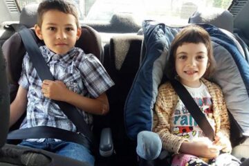 La terapie vin 47 de copii, iar în mașina disponibilă acum încap doar două scaune auto pentru copii