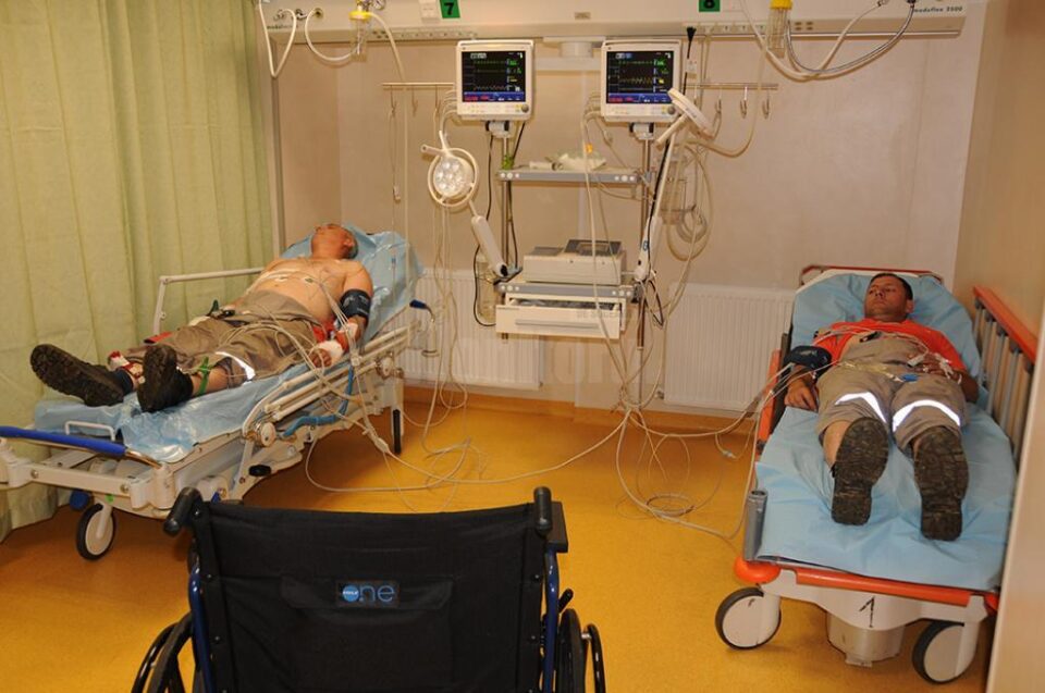 Cei doi angajați răniți au avut nevoie de îngrijiri medicale la spital