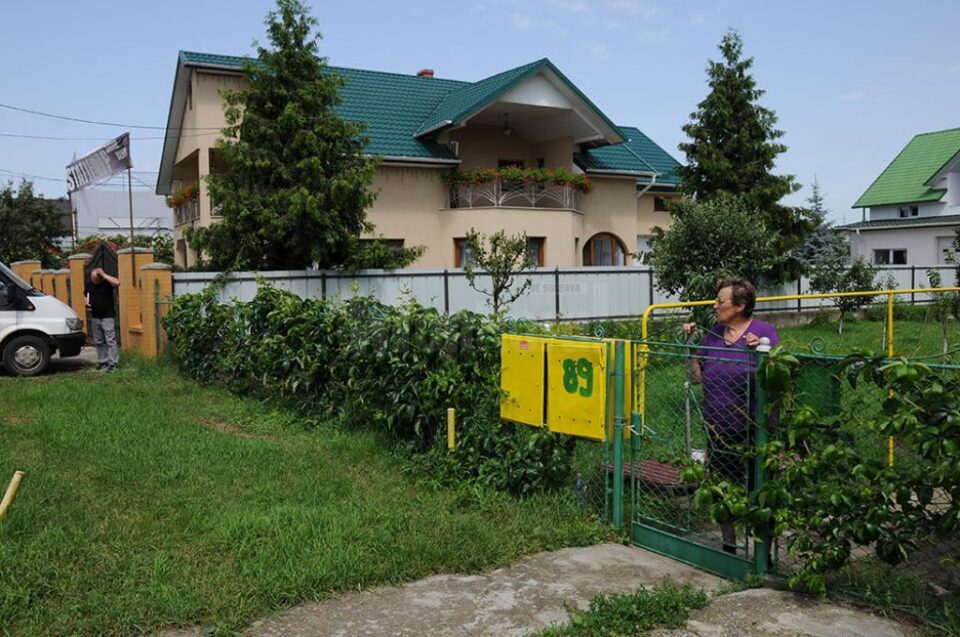 Doi angajați ai E.ON, electrocutați în timp ce depanau un post de transformare