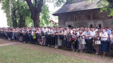 Trei ierarhi, câteva zeci de preoți și aproape 15.000 de pelerini, la procesiunea de Sânziene, pe străzile Sucevei